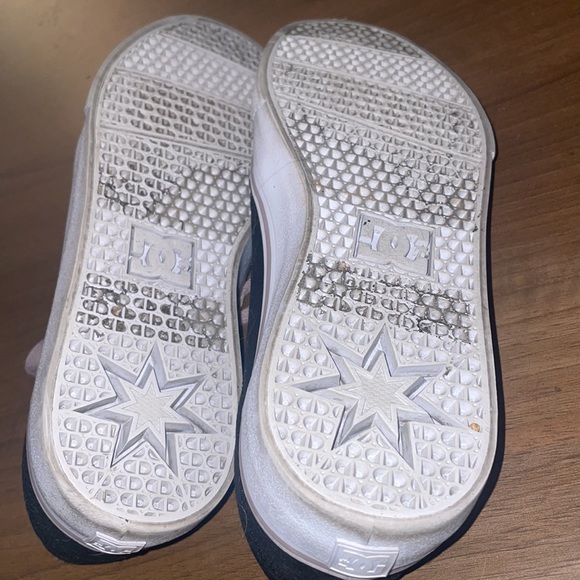 DC Sneakers - Picture 4 of 4